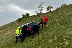 FOTO. Maşină de Satu Mare, implicată într-un Off-Road periculos! La un pas de dezastru
