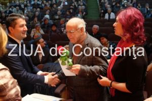 Seniorii constanteni care au implinit 80 si 90 de ani, dar si cuplurile care au serbat 50 de ani de casatorie, vor fi premiati la domiciliu