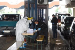 Trafic intens la frontiera de vest. Peste 13.500 de oameni au intrat în ţară prin Ungaria sâmbătă. Circa 1.300 au trecut prin vama Borş şi trimise în izolare sau carantină