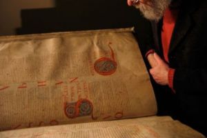 Biblia, vizată de o TEORIE CONTROVERSATĂ care se referă la DREPTURILE FEMEILOR. Totul a pornit de la Epistolele Apostolului Pavel către Corinteni