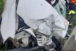 Accident rutier grav. O masina a intrat intr-un stalp. O victima a decedat (galerie foto)  