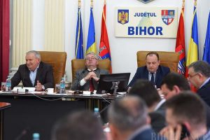Ce spun liderii politici locali despre „blatul” PNL-UDMR din Consiliul Judeţean Bihor