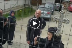 SCANDAL la o mănăstire, unde la slujbă nu s-a respectat distanţarea fizică (VIDEO)