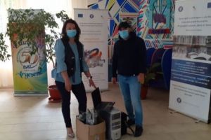 Echipamente IT donate unor elevi sărmani