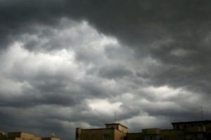 Vreme instabilă încontinuare – Ploi şi vijelii până miercuri