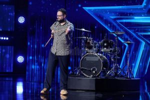 Cornel Hrişcă – Munn, toboşarul fără mâini, născut la Rădăuţi, concurează pentru ...