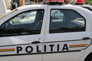 Oprit la volanul unei maşini radiate din circulaţie, având şi permisul suspendat
