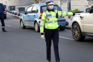 SFIDARE. Tânăr de 19 ani aflat în carantină, prins conducând fără permis!