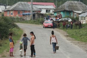 Proiect european pentru menţinerea tinerilor talentaţi pe tărâmurile natale şi pentru sprijinirea comunităţii rome