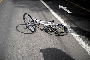 A ales să meargă cu bicicleta deşi, într-o stare atât de avansată de ebrietate, e greu să mergi şi pe jos…