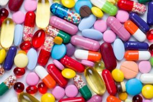 Pandemia a dus la o evoluţie atipică a consumului de medicamente în România - S-a cumpărat paracetamol în exces, dar mult mai putine medicamente pentru boli cronice