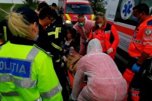 ACCIDENT cu TREI VICTIME şi DOUĂ MAȘINI pe DN 7 (FOTO)