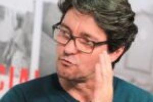 Încă o aberaţie! Se deschid teatrele în aer liber, dar nu s-a dat liber la repetiţii! Actorii urcă direct pe scenă, cu mască pe faţă?!