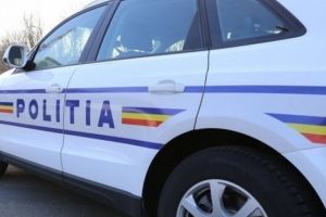 Patru persoane din Bălţeşti s-au ales cu dosar penal pentru că au ieşit în stradă, să asiste la un scandal, deşi erau în izolare