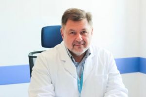 Rafila: ,,Dacă nu există disponibilitatea unor măşti de unică folosinţă în şcoli, e bine să ne gândim la măştile textile”