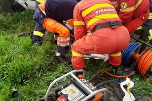 Un mort şi trei răniţi grav, bilanţul accidentului provocat de un tânăr beat şi fără permis