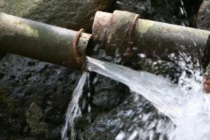 Întrerupere a furnizării apei potabile în comuna Ciugud, din cauza unei avarii la reţeaua de alimentare: Precizări pentru cetăţeni