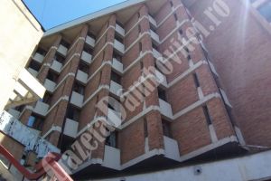 Statul plăteşte Hotelului Dâmboviţa pentru carantinaţi, cât bugetul unei comune bogate. Un singur carantinat a fost pozitiv