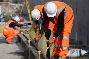 ANGAJĂRI CONSTRUCTORI. O firmă caută muncitori şi echipe de muncitori