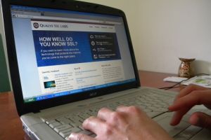 Arădenii, încurajaţi să folosească mijloacele electronice de platăentru a evita deplasările la ghişeele Direcţiei Venituri