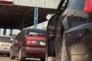 Aproape 34.500 de articole vestimentare, în valoare de 72.600 de euro, oprite la vamă! Transportul unui turc a devenit obiect de anchetă