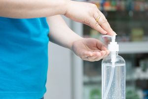 Precizări privind obligativitatea triajului epidemiologic la intrarea într-o incintă