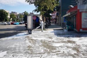 Strazile, trotuarele si parcurile din Constanta, dezinfectate zilnic