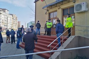 Un bărbat din Botoşani a mers să îşi înmatriculeze maşina, dar a fost ridicat de poliţişti