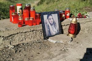 Tânără de 19 ani moartă din cauza unei gropi în şosea. „Ziua următoare s-a asfaltat groapa!”