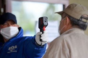 Ministerul Sănătăţii: Măsurarea temperaturii, obligatorie la intrarea în spaţiile închise