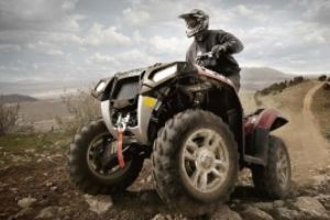 Jandarmii prahoveni au amendat trei persoane pe care le-au surprins în timp ce se deplasau cu ATV-urile pe o pajişte alpină