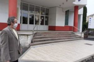 Conducerea Școlii ”Dimitrie Cantemir” este pregătită să-şi primească, în siguranţă, absolvenţii claselor a VIII-a şi dascălii. Vezi aici, ce măsuri s-au luat pentru limitarea infectării cu COVID-19
