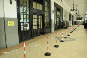 Fluxul de călători dirijat după circuite prestabilite în Gara Burdujeni, odată cu reluarea ...