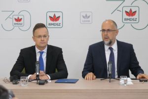 Kelemen Hunor și Ministrul Comerțului și Afacerilor Externe al Ungariei, în conferinţa de presă de la Bucureşti