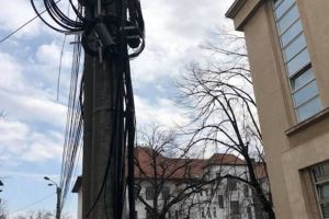Ghilotina revine pe patru bulevarde din centru. Primăria îi trimite pe cei care rămân fără internet să ţipe la operatori