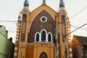 „Pavarea curţii sinagogii reprezintă un act de normalitate! Organele abilitate vor soluţiona în mod corect, transparent şi rapid acest caz”