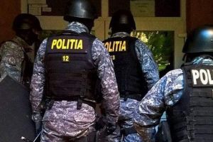 Hoţii care au spart 12 case în construcţie în Sântandrei, căutaţi în Caraş-Severin. Poliţiştii din Oradea au descins în percheziţii (VIDEO)