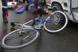 Accident MORTAL in Prahova. Un biciclist a fost spulberat de masina in Albesti, pe drumul spre Ciorani