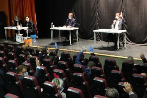 Ședinţă a Consiliului Local Suceava, ţinută în sala de spectacole a Centrului Cultural ...