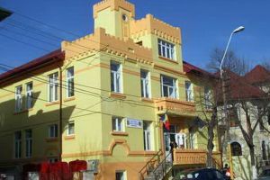 Conform evaluarilor ISJ Constanta:  Din cei peste 13.000 de absolventi constanteni ai anilor terminali, 70% revin la activitatile de pregatire a examenelor