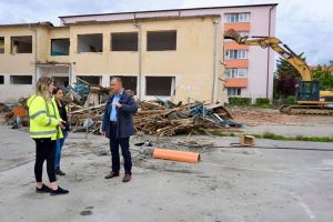 Au început lucrările de reabilitare şi modernizare a Școlii Gimnaziale nr. 1 Bistriţa