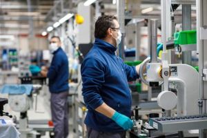 FOTO| Măsuri ample de siguranţă şi igienă la Star Transmission Cugir şi Star Assembly Sebeş, în scopul prevenirii infectării cu COVID-19