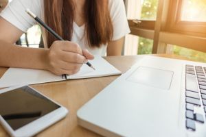 Din toamnă, mai puţini elevi într-o clasă, iar unele discipline vor fi susţinute online