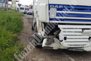 NISIPURI: Un TIR şi două autoturisme implicate într-un accident