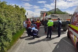 Bărbat rănit într-un accident rutier la Mogoşeni, preluat de elicopterul SMURD (FOTO)