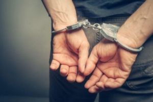 Hoţii din locuinţe şi maşini din Prahova au fost CĂLCAȚI de poliţişti - Zece au fost deja reţinuţi într-un dosar cu prejudiciu de 50.000 de lei