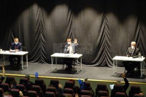 Ședinţă a Consiliului Local Suceava, ţinută în sala de spectacole a Centrului Cultural ...