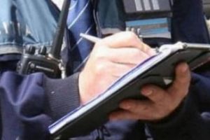 Și-a bătut soţia, din gelozie, în faţa fiicelor minore, în plină noapte