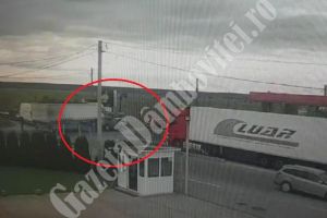 Filmul accidentului de la Nisipuri. Un TIR a spulberat două autoturisme (VIDEO)