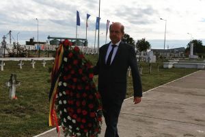 Primarul Alexandriei, Victor Drăguşin, a adus un omagiu eroilor neamului